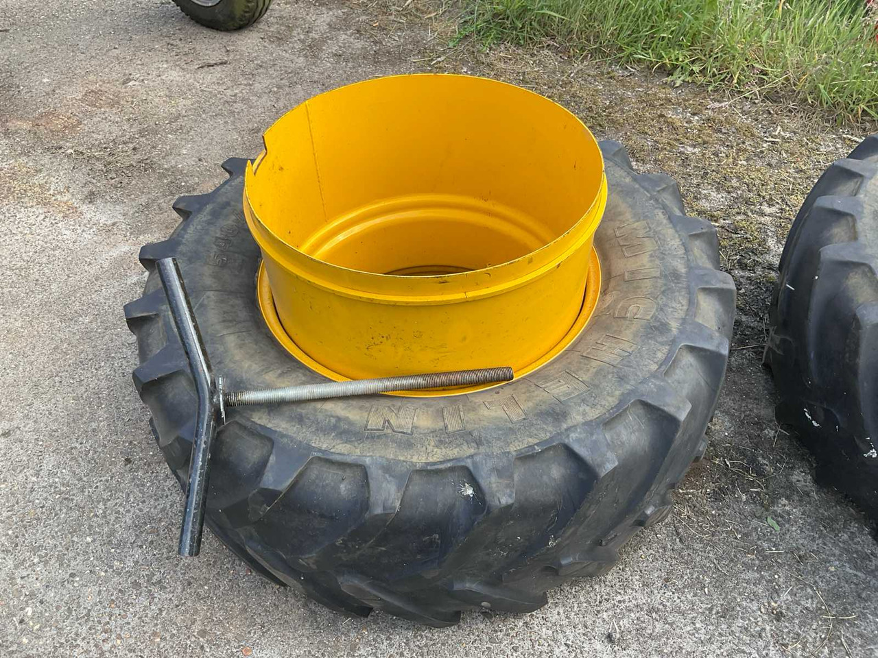 Michelin XM108 - Wheels and tires for Farm tractor: picture 2 Michelin XM108 - Wheels and tires for Farm tractor: picture 2
