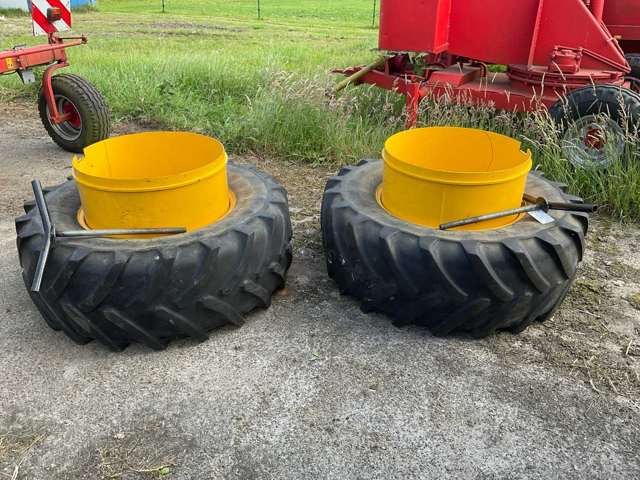 Michelin XM108 - Wheels and tires for Farm tractor: picture 1 Michelin XM108 - Wheels and tires for Farm tractor: picture 1