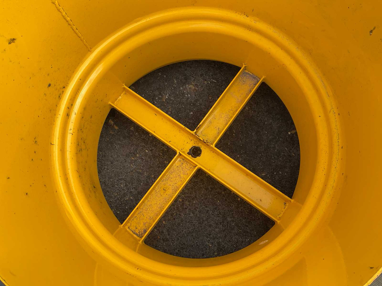 Michelin XM108 - Wheels and tires for Farm tractor: picture 3 Michelin XM108 - Wheels and tires for Farm tractor: picture 3