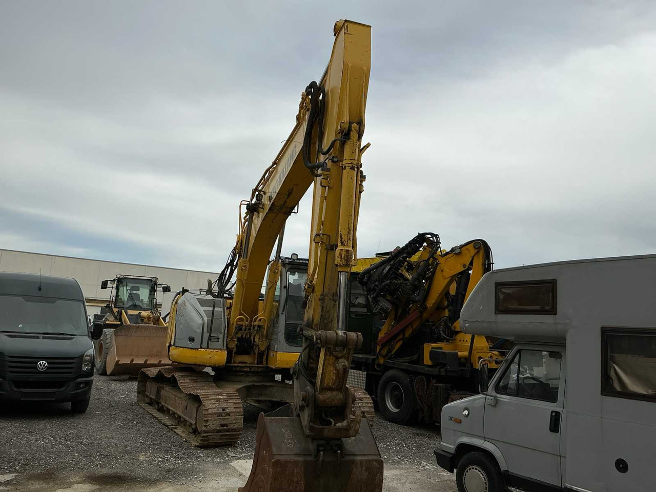 New Holland E235BSR-2 - Crawler excavator: picture 3 New Holland E235BSR-2 - Crawler excavator: picture 3