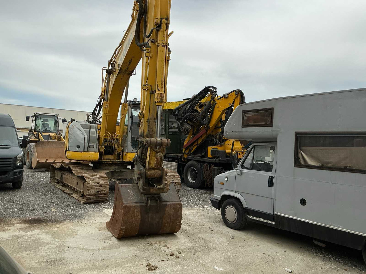 New Holland E235BSR-2 - Crawler excavator: picture 2 New Holland E235BSR-2 - Crawler excavator: picture 2