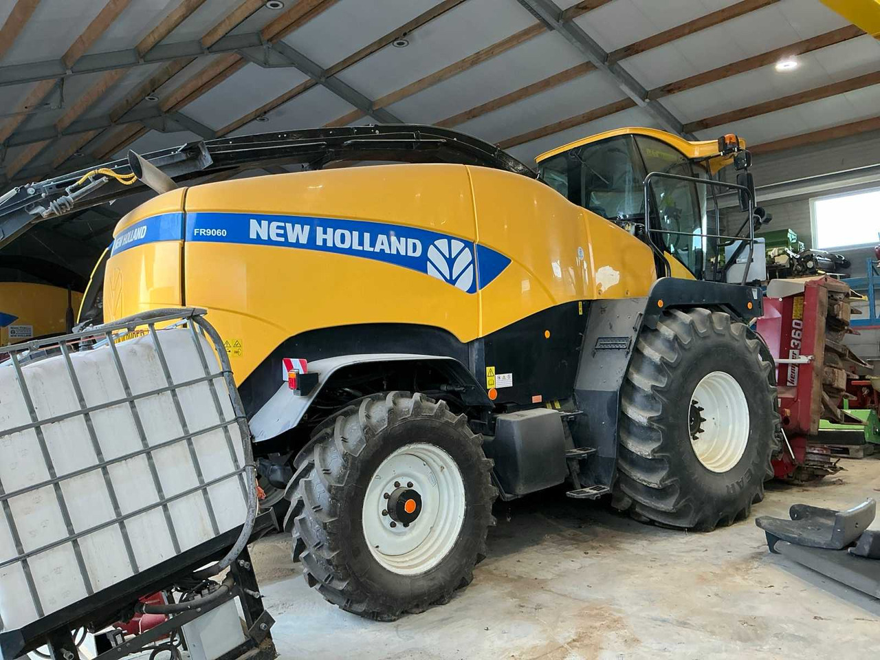 New Holland FR9060 - Forage harvester: picture 4 New Holland FR9060 - Forage harvester: picture 4