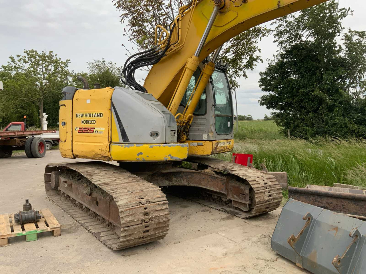 New Holland Kobelco E225BSR - Crawler excavator: picture 4 New Holland Kobelco E225BSR - Crawler excavator: picture 4
