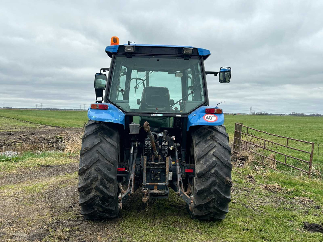 New Holland ts90 - Farm tractor: picture 5 New Holland ts90 - Farm tractor: picture 5