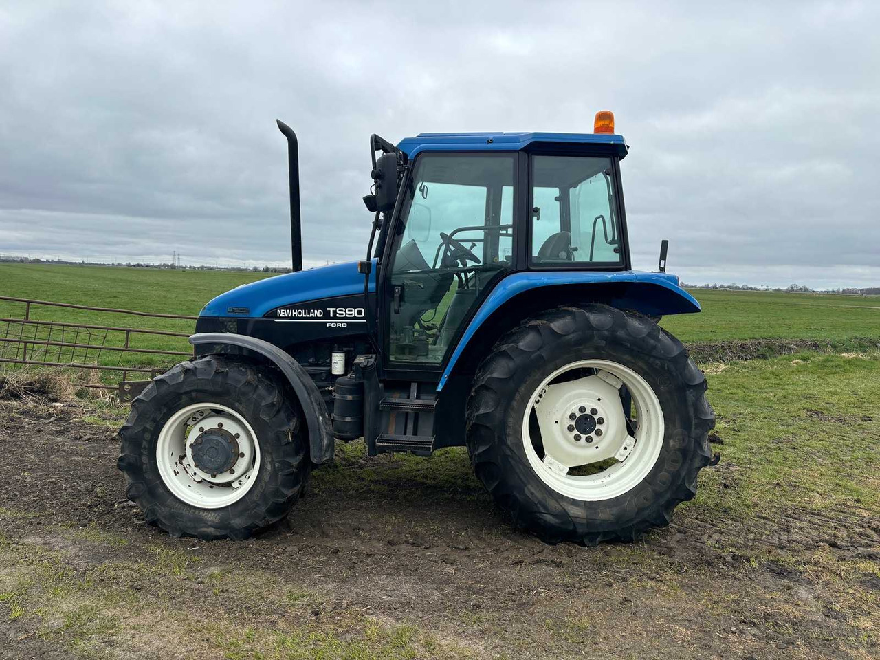 New Holland ts90 - Farm tractor: picture 3 New Holland ts90 - Farm tractor: picture 3