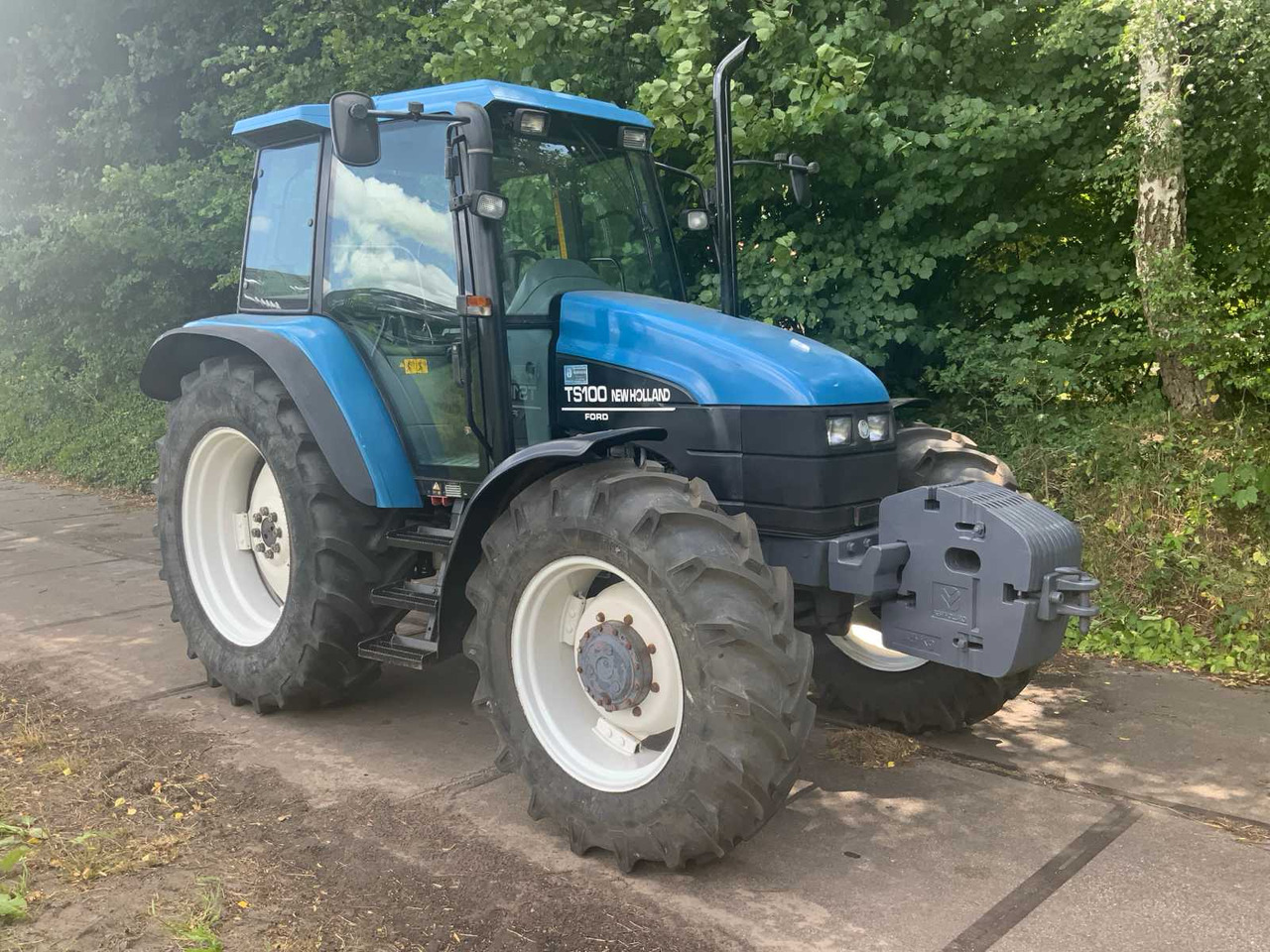 New holland TS-100 - Farm tractor: picture 2 New holland TS-100 - Farm tractor: picture 2