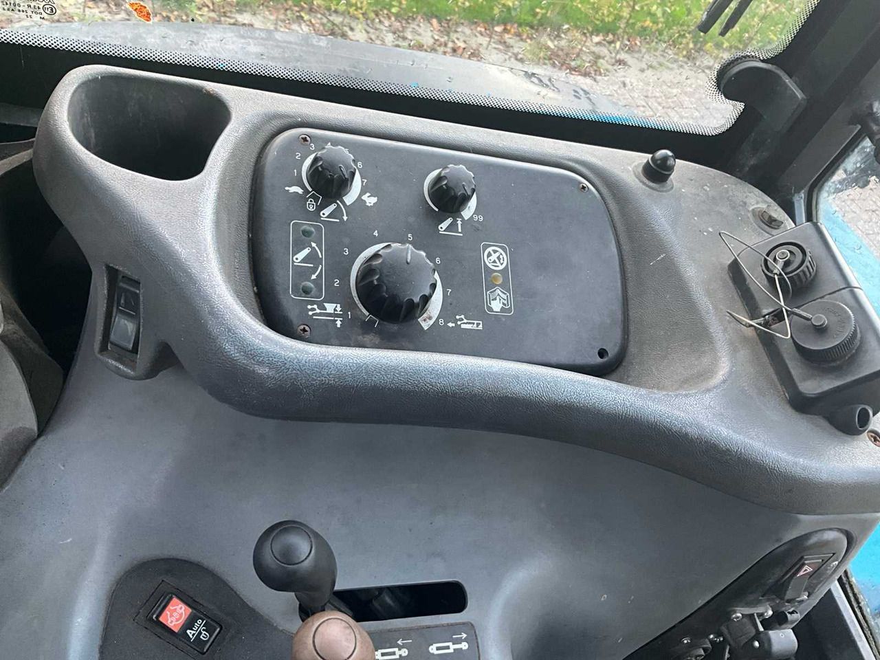 Farm tractor New holland TS90: picture 38 Farm tractor New holland TS90: picture 38