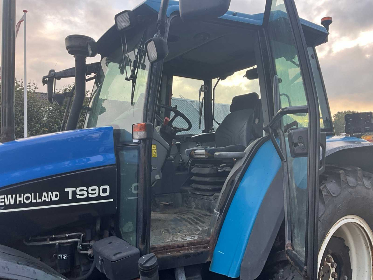 Farm tractor New holland TS90: picture 30 Farm tractor New holland TS90: picture 30