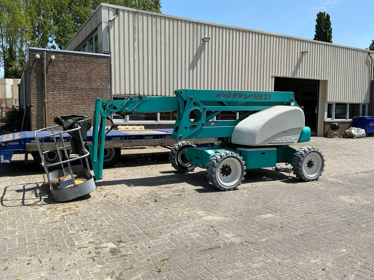 Nifty HR 21 DE 2WD - Aerial platform: picture 1 Nifty HR 21 DE 2WD - Aerial platform: picture 1