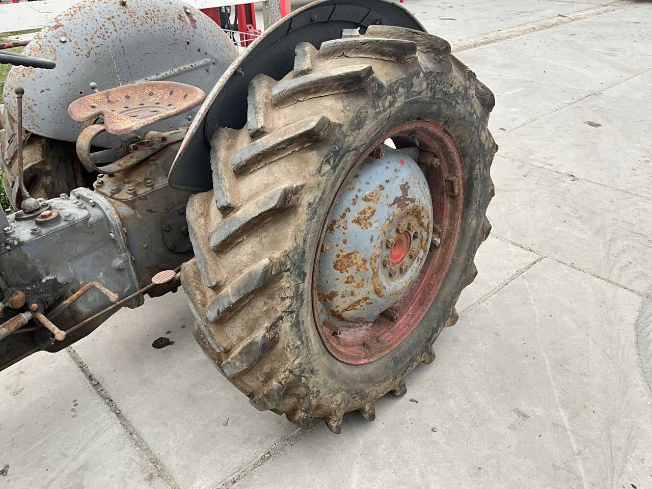 Oldtimer tractor - Farm tractor: picture 5 Oldtimer tractor - Farm tractor: picture 5