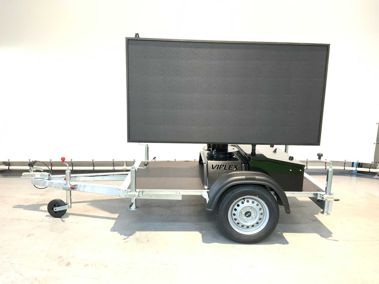 Viplex tekstkar P8 ledscherm op aanhangwagen - Other machinery: picture 2 Viplex tekstkar P8 ledscherm op aanhangwagen - Other machinery: picture 2