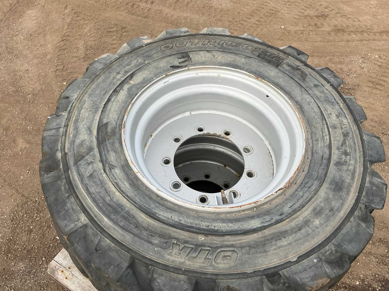 Outrigger OTR 12-16,5NHS - Wheels and tires for Farm tractor: picture 5 Outrigger OTR 12-16,5NHS - Wheels and tires for Farm tractor: picture 5