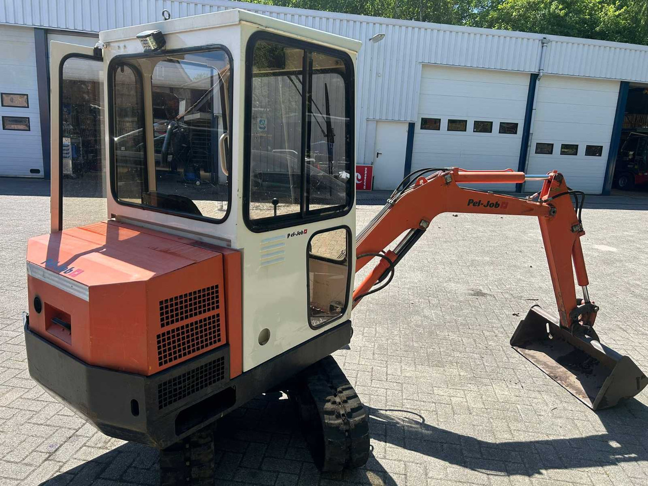 PelJob EB12 - Mini excavator: picture 4 PelJob EB12 - Mini excavator: picture 4