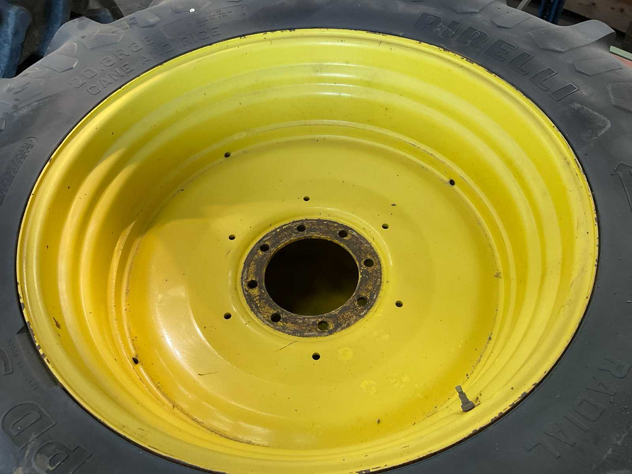 Pirelli PD 360 - Wheels and tires for Farm tractor: picture 4 Pirelli PD 360 - Wheels and tires for Farm tractor: picture 4