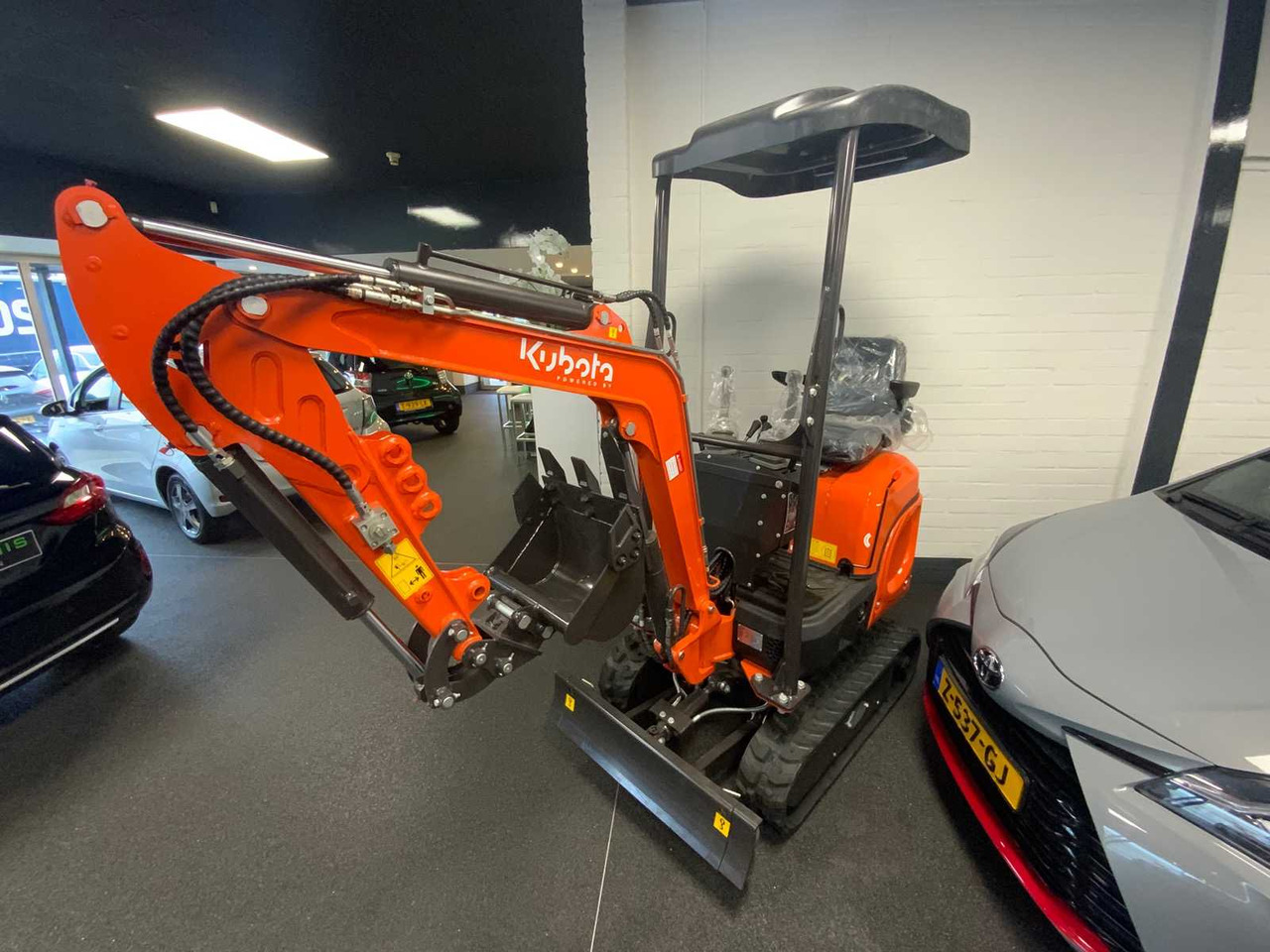 Powered-By-Kubota U105 - Mini excavator: picture 1 Powered-By-Kubota U105 - Mini excavator: picture 1