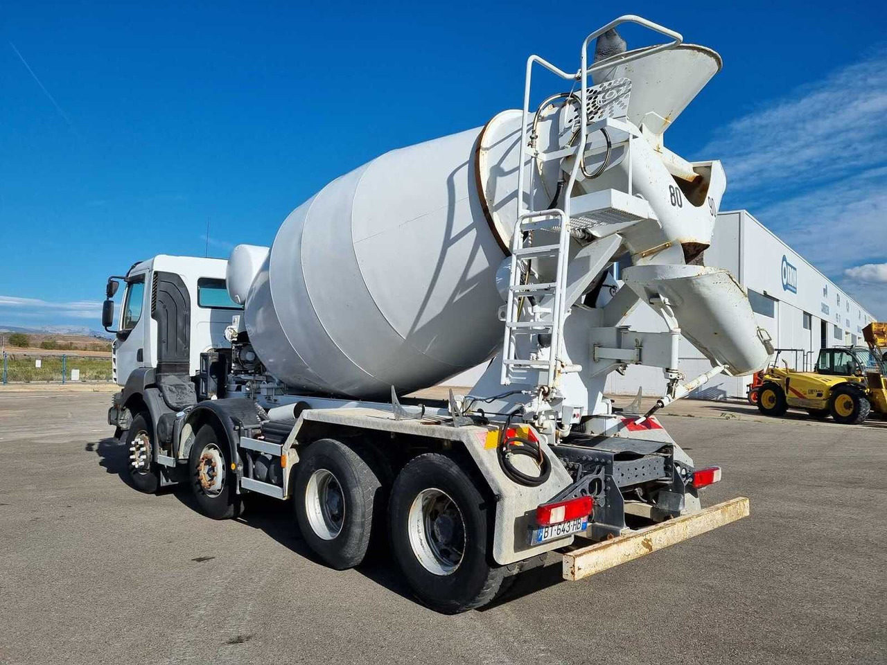 RENAULT - Concrete mixer truck: picture 3 RENAULT - Concrete mixer truck: picture 3