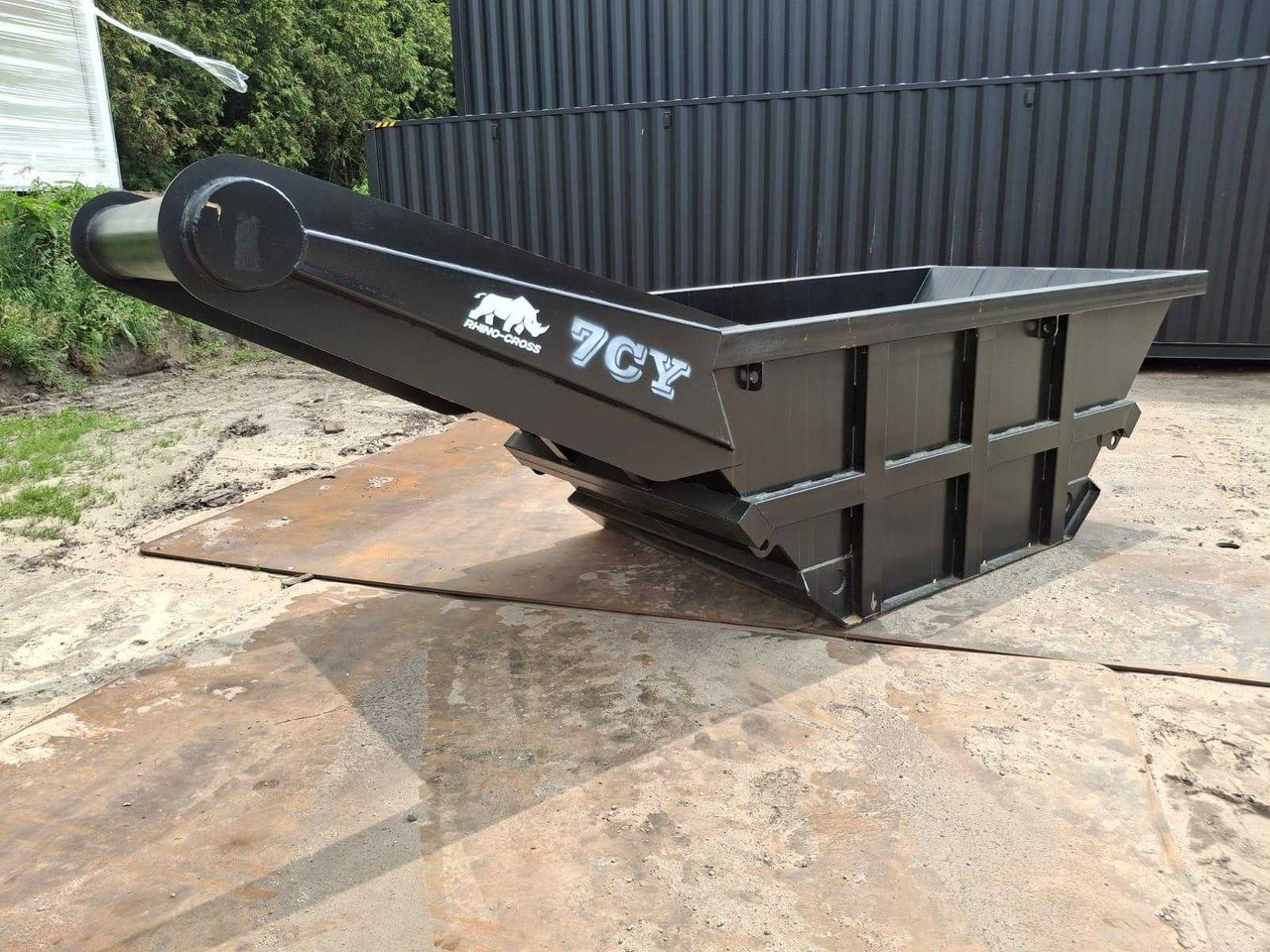 Rhino-cross 7 kuub - Skip bin: picture 1 Rhino-cross 7 kuub - Skip bin: picture 1