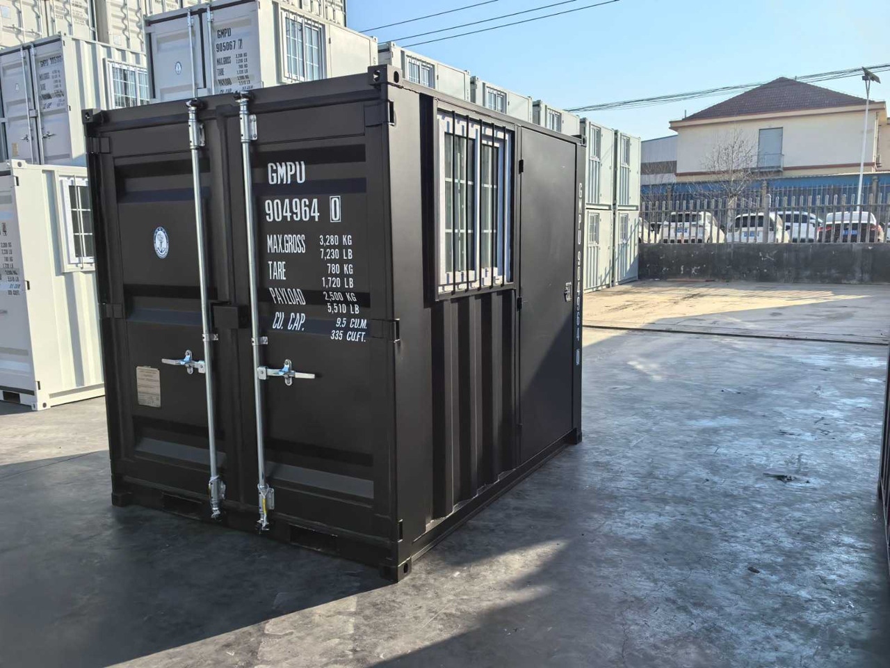 Rhino-cross-containers 12ft met deur en raam - Shipping container: picture 2 Rhino-cross-containers 12ft met deur en raam - Shipping container: picture 2