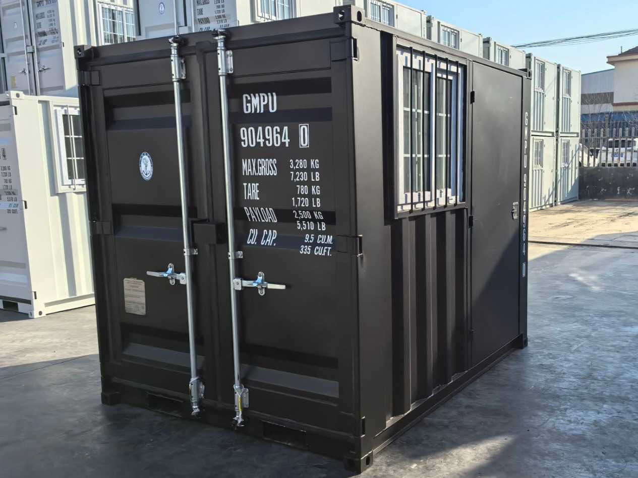 Rhino-cross-containers 8ft met deur en raam - Shipping container: picture 1 Rhino-cross-containers 8ft met deur en raam - Shipping container: picture 1
