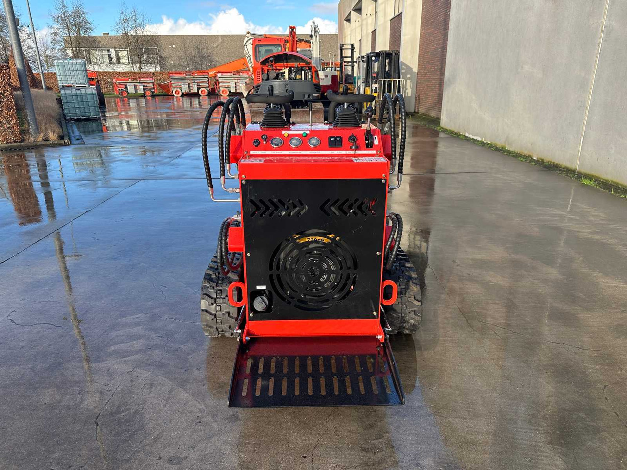 SMACH SH380 - Skid steer loader: picture 5 SMACH SH380 - Skid steer loader: picture 5