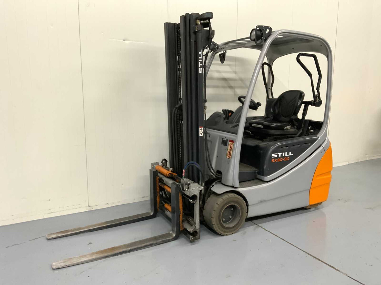 STILL RX20-20 - 4.7M TRIPLEX, FREE-LIFT, SIDE-SHIFT, FORK POSITIONER - FORKLIFT - Forklift: picture 1 STILL RX20-20 - 4.7M TRIPLEX, FREE-LIFT, SIDE-SHIFT, FORK POSITIONER - FORKLIFT - Forklift: picture 1