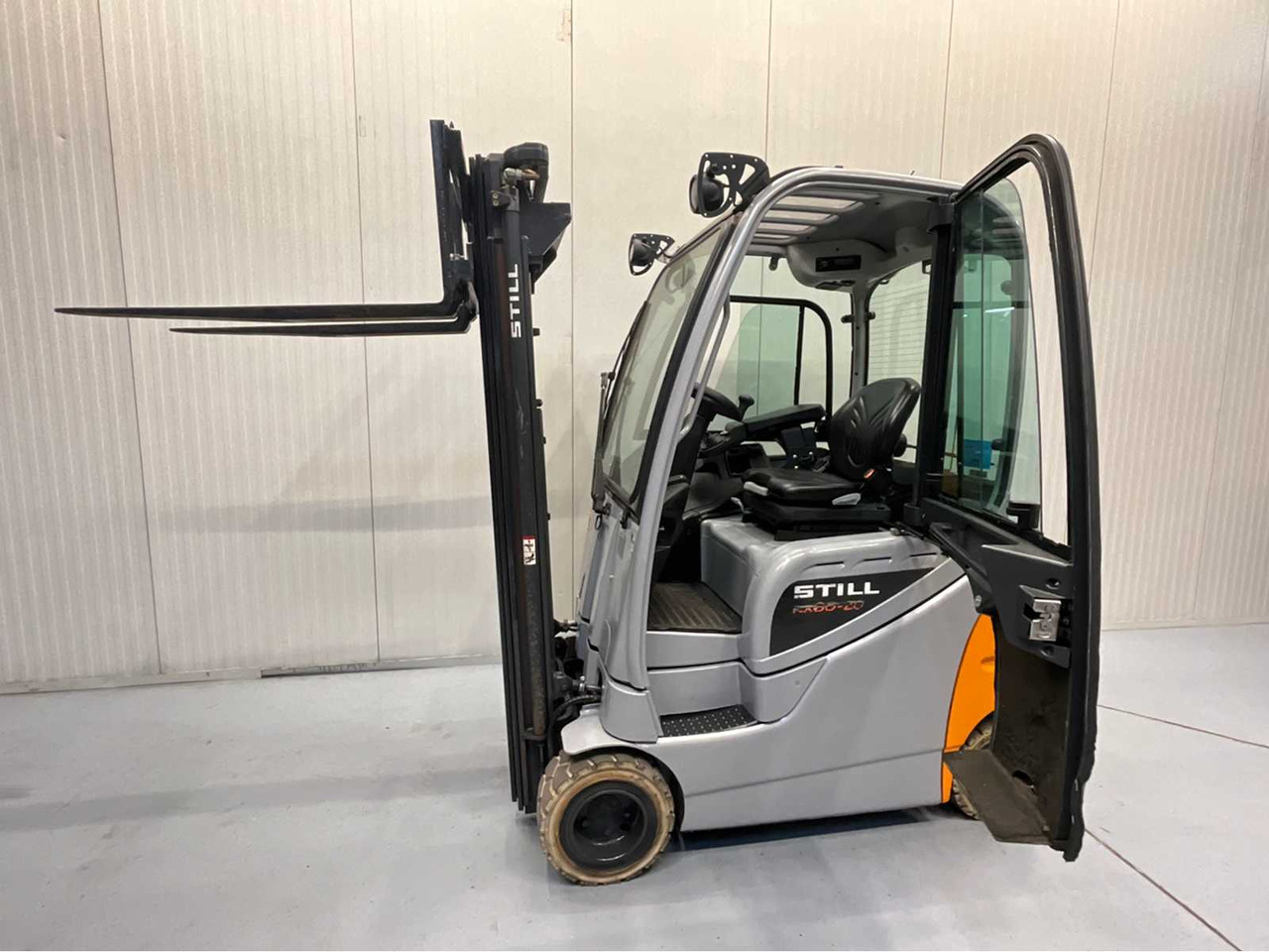 STILL - RX60-20 - FORKLIFT - TRIPLEX - FREELIFT - CLOSED CABIN - BLUESPOT - Forklift: picture 2 STILL - RX60-20 - FORKLIFT - TRIPLEX - FREELIFT - CLOSED CABIN - BLUESPOT - Forklift: picture 2