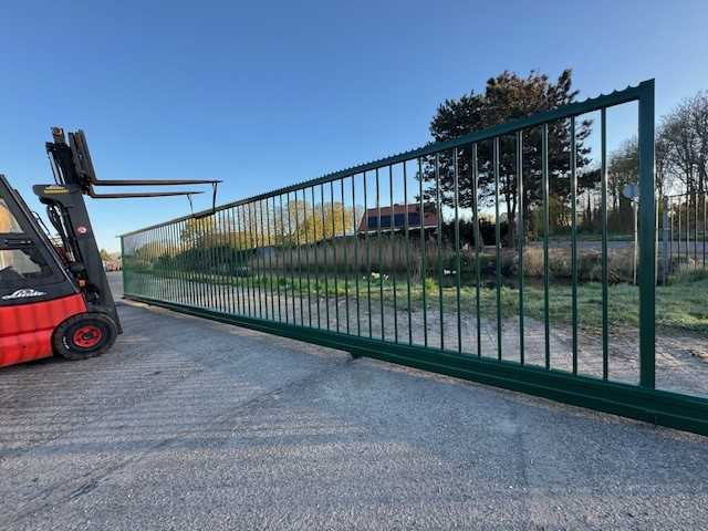 Sliding gate on rail (11 meters passage) - Construction equipment: picture 5 Sliding gate on rail (11 meters passage) - Construction equipment: picture 5