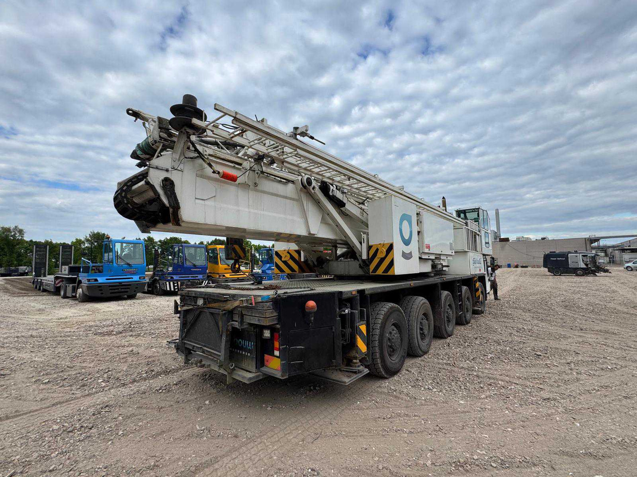 Spierings SK598-AT5 - Self-erecting tower crane: picture 4 Spierings SK598-AT5 - Self-erecting tower crane: picture 4