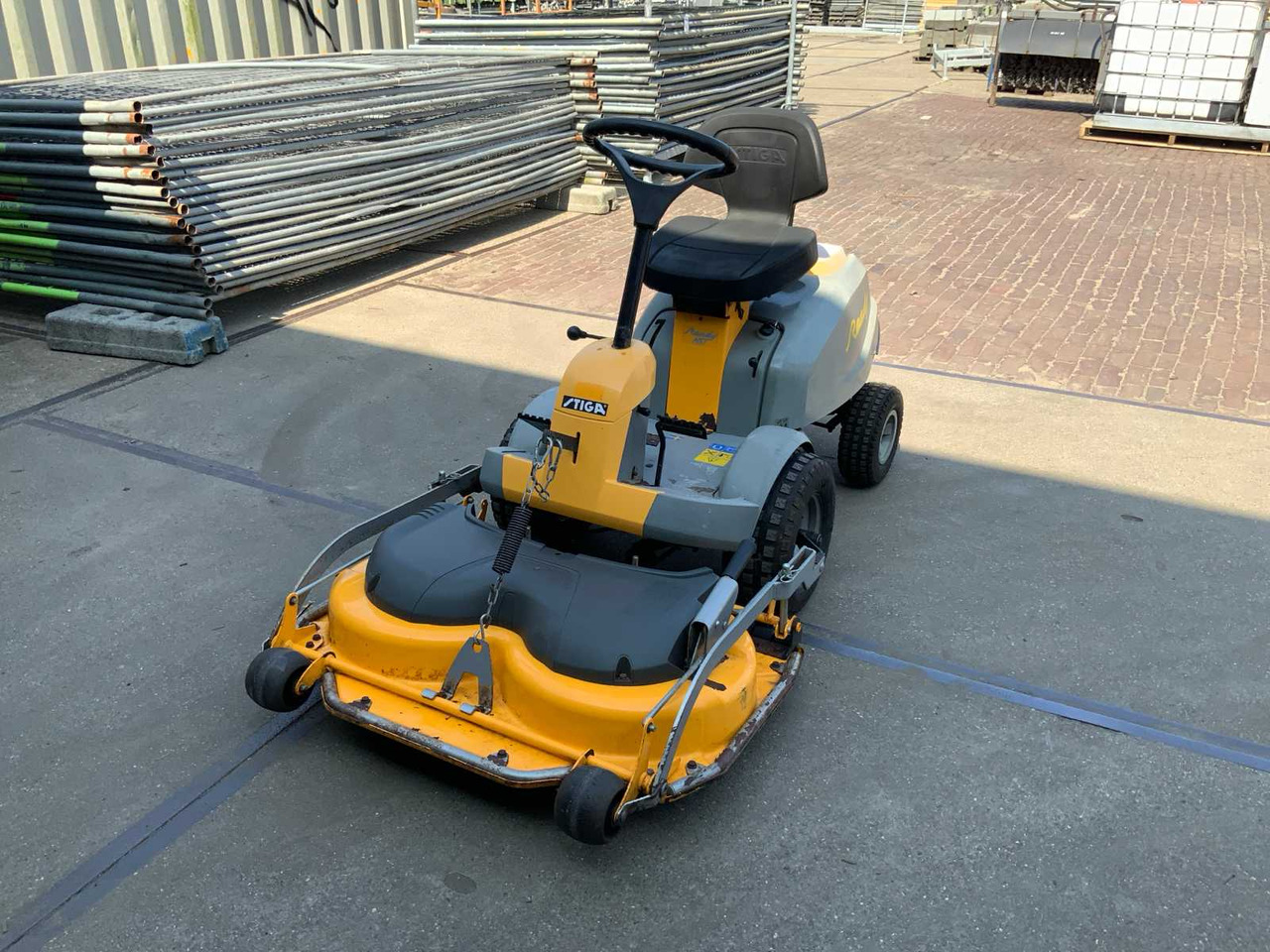 Stiga Ready HST - Garden mower: picture 2 Stiga Ready HST - Garden mower: picture 2