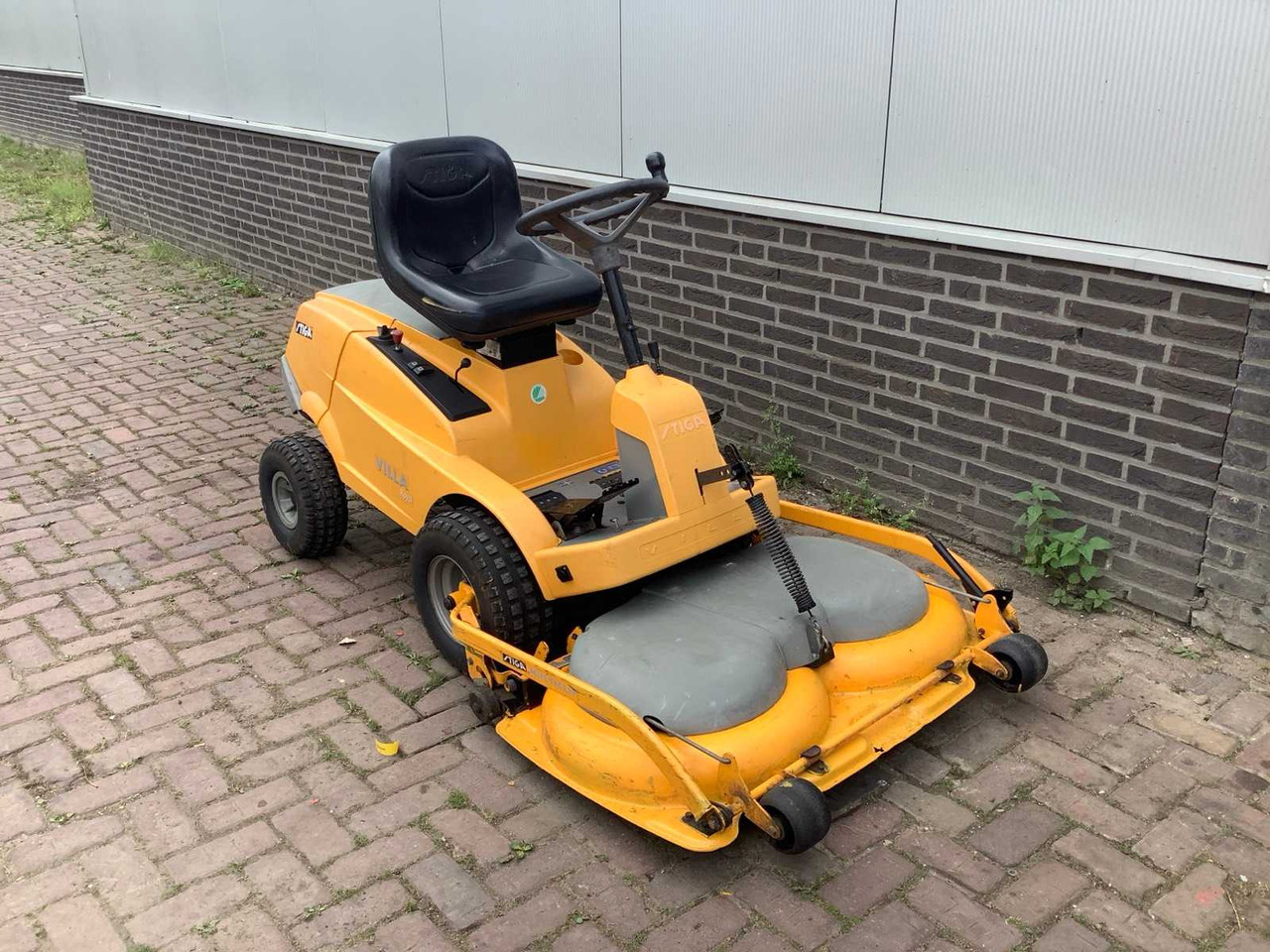 Stiga Villa - Garden mower: picture 1 Stiga Villa - Garden mower: picture 1