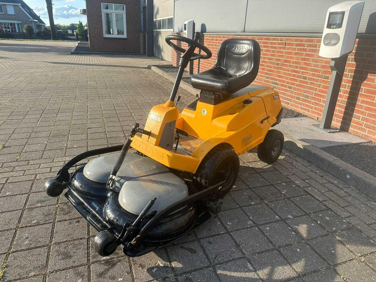 Stiga Villa - Garden mower: picture 1 Stiga Villa - Garden mower: picture 1