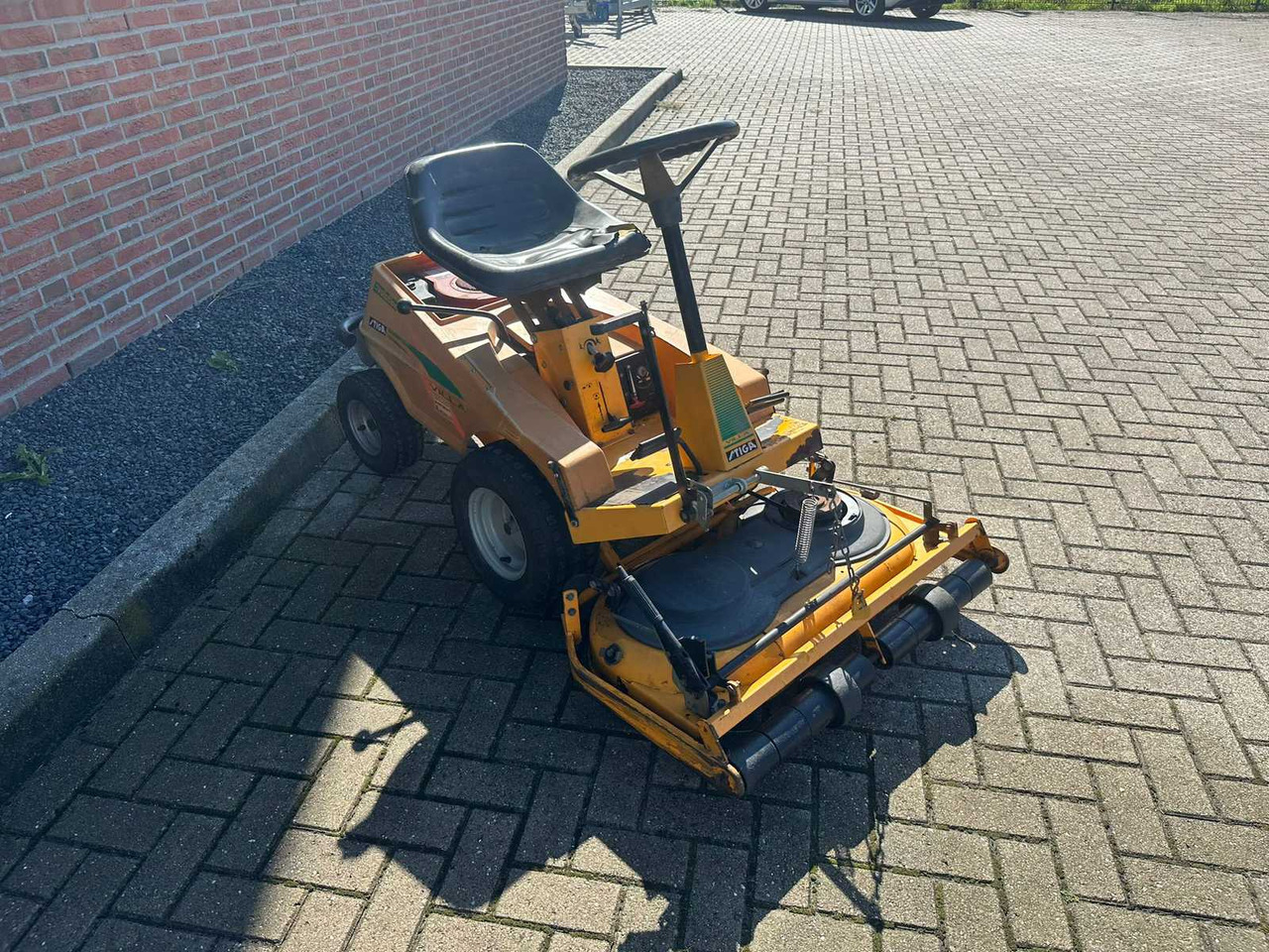 Stiga Villa - Garden mower: picture 2 Stiga Villa - Garden mower: picture 2