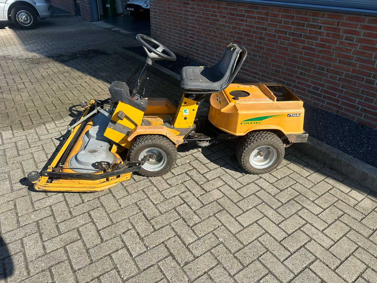 Stiga park - Garden mower: picture 4 Stiga park - Garden mower: picture 4
