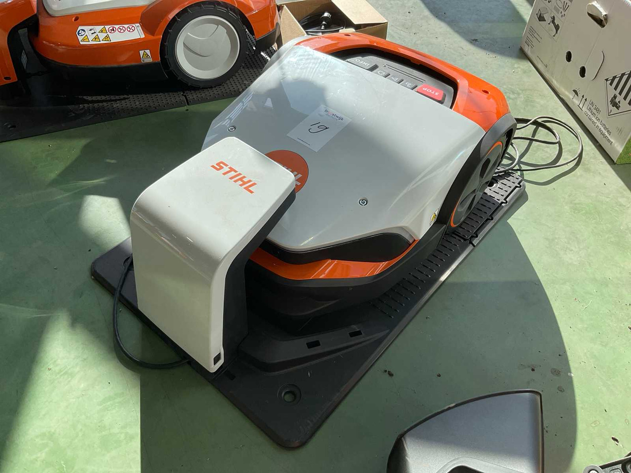 Stihl iMow 5 - Garden mower: picture 1 Stihl iMow 5 - Garden mower: picture 1