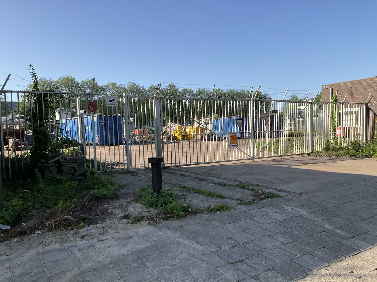 Swing gate with fencing (17.60 mtr) - Construction equipment: picture 1 Swing gate with fencing (17.60 mtr) - Construction equipment: picture 1