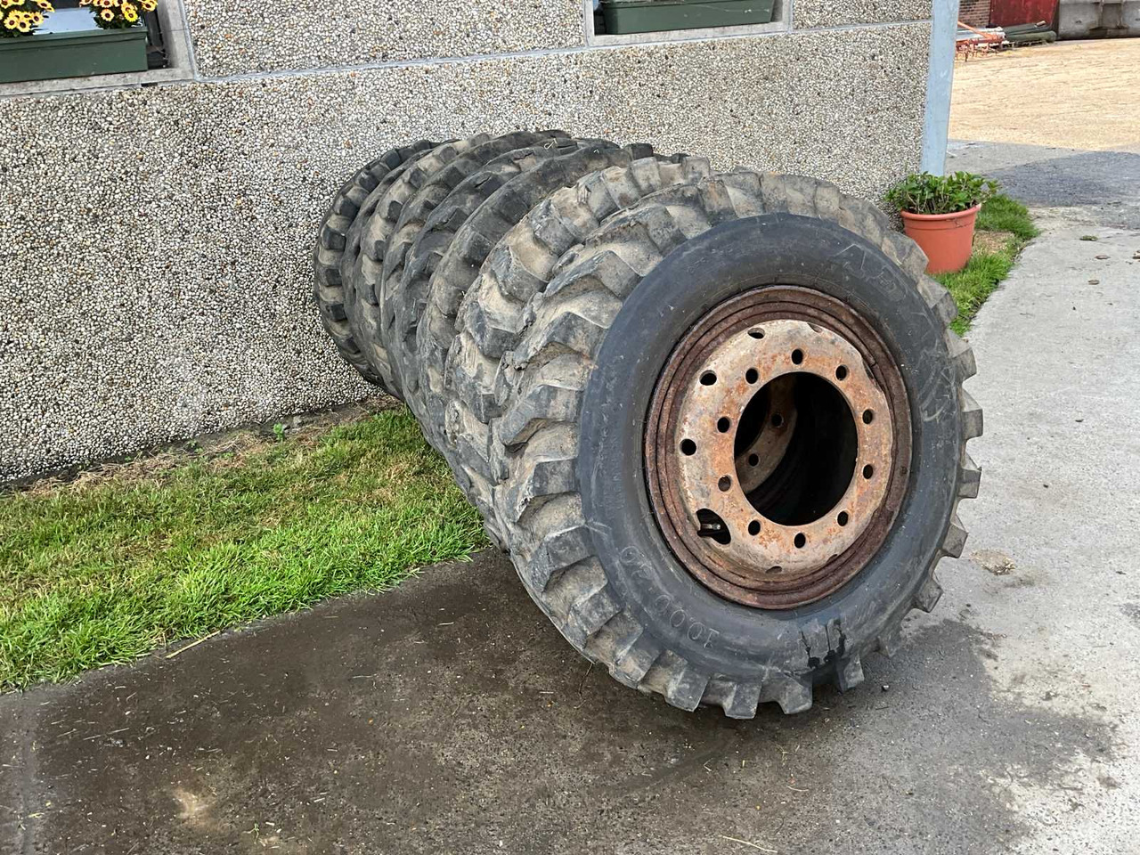 Tire, wheel and rim (8x) - Wheels and tires for Farm tractor: picture 1 Tire, wheel and rim (8x) - Wheels and tires for Farm tractor: picture 1