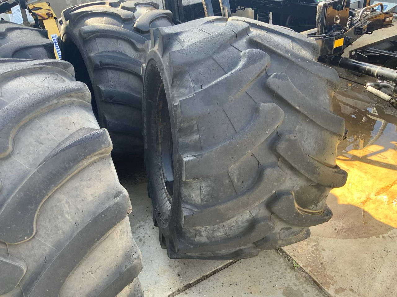 Trelleborg 650/45 B22.5 imp - Crawler excavator: picture 4 Trelleborg 650/45 B22.5 imp - Crawler excavator: picture 4