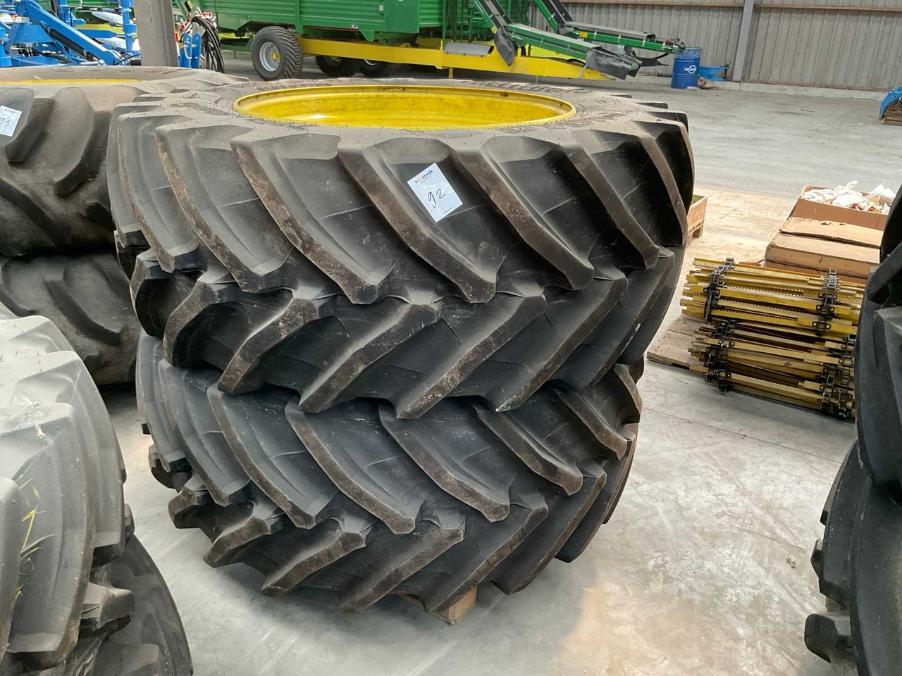 Trelleborg TM1060 - Wheels and tires for Farm tractor: picture 1 Trelleborg TM1060 - Wheels and tires for Farm tractor: picture 1