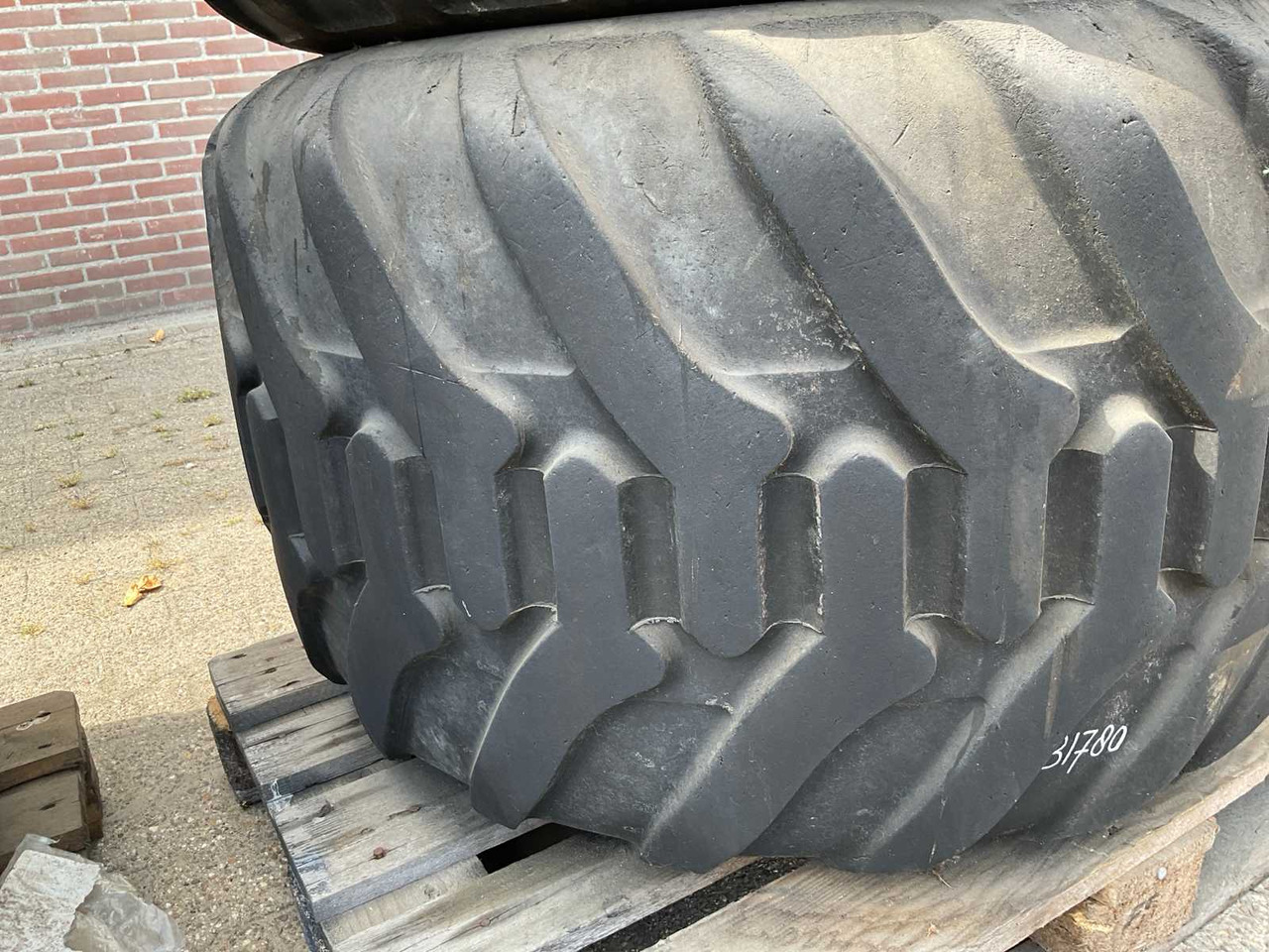 Trelleborg Twin 423 - Wheels and tires for Farm tractor: picture 5 Trelleborg Twin 423 - Wheels and tires for Farm tractor: picture 5