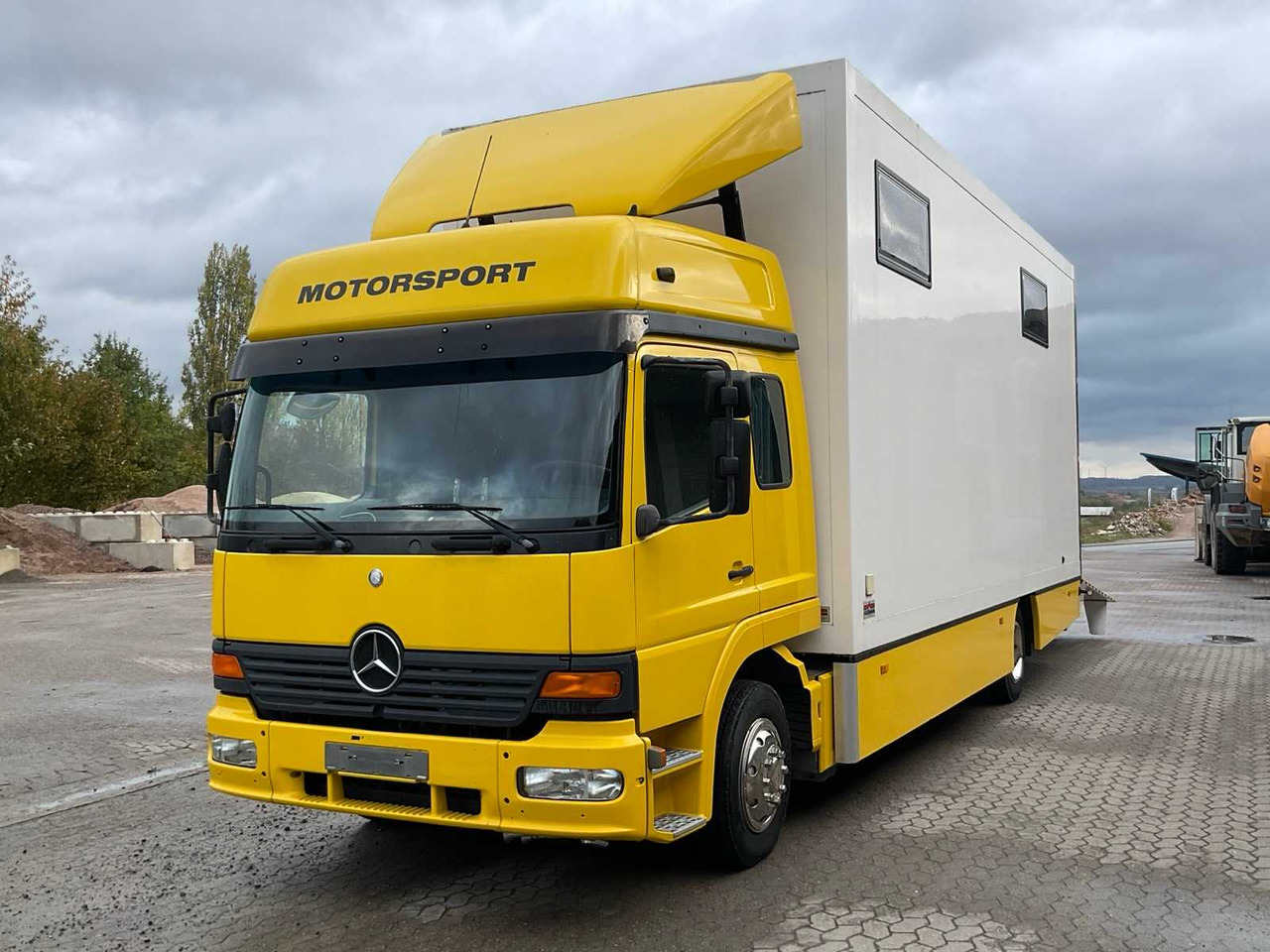 MERCEDES-BENZ - ATEGO 1328 - RACING TRANSPORTER WITH BOX BODY - Truck: picture 2 MERCEDES-BENZ - ATEGO 1328 - RACING TRANSPORTER WITH BOX BODY - Truck: picture 2
