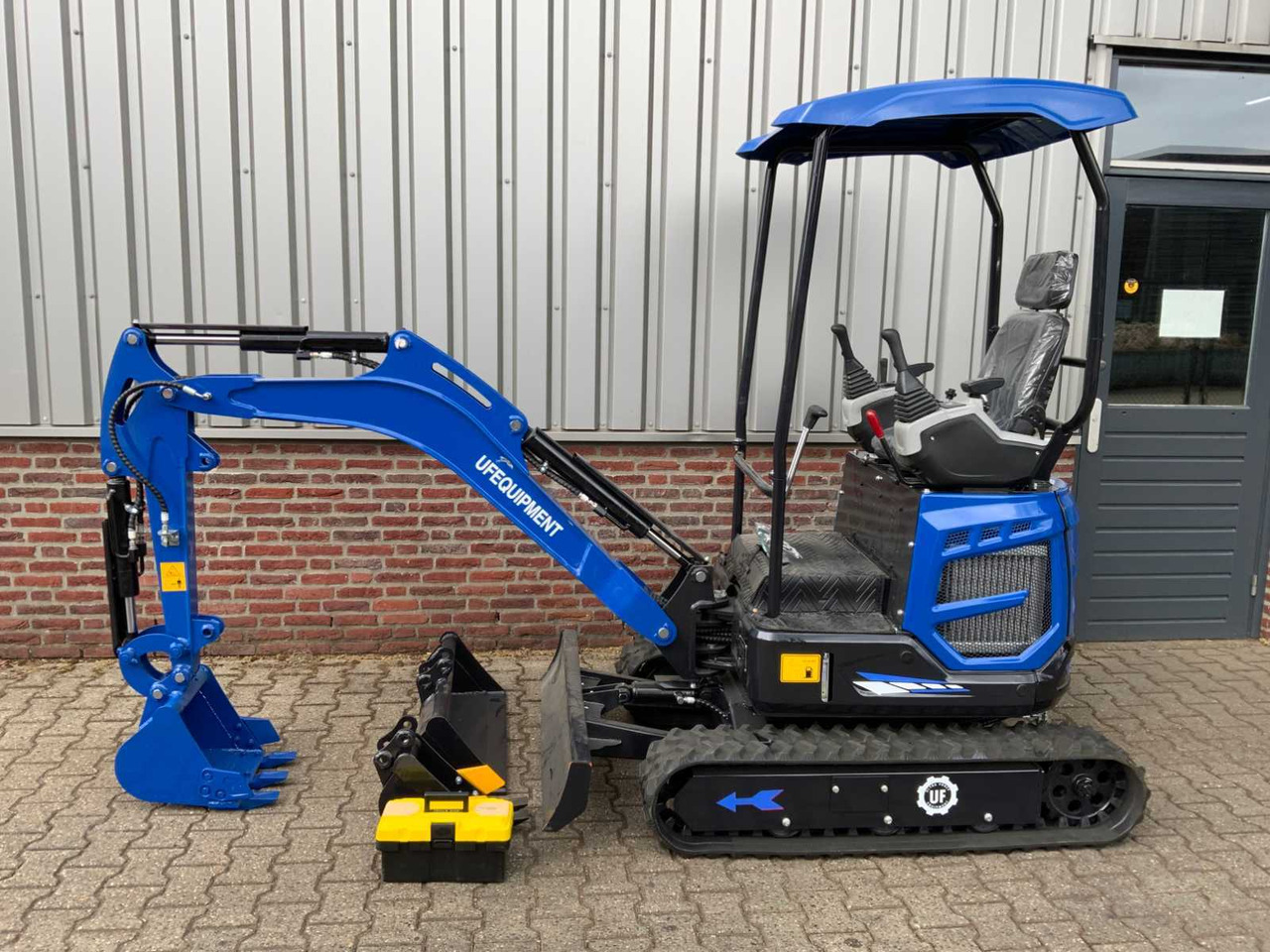 UF Equipment NM-18 - Mini excavator: picture 2 UF Equipment NM-18 - Mini excavator: picture 2