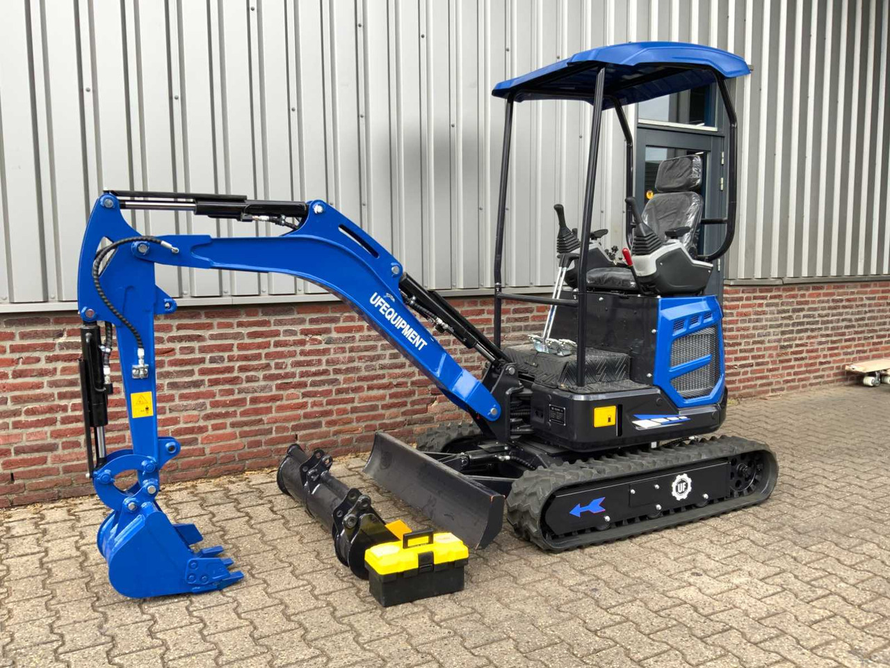 UF Equipment NM-18 - Mini excavator: picture 1 UF Equipment NM-18 - Mini excavator: picture 1