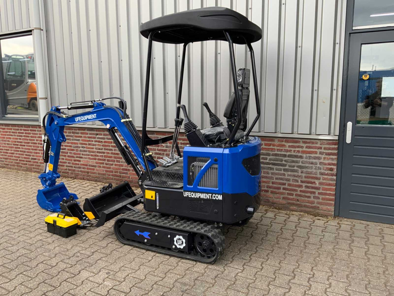 UF Equipment NM-E15 - Crawler excavator: picture 3 UF Equipment NM-E15 - Crawler excavator: picture 3