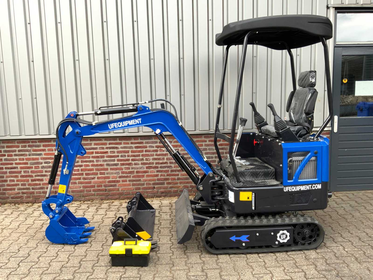 UF Equipment NM-E15 - Crawler excavator: picture 2 UF Equipment NM-E15 - Crawler excavator: picture 2
