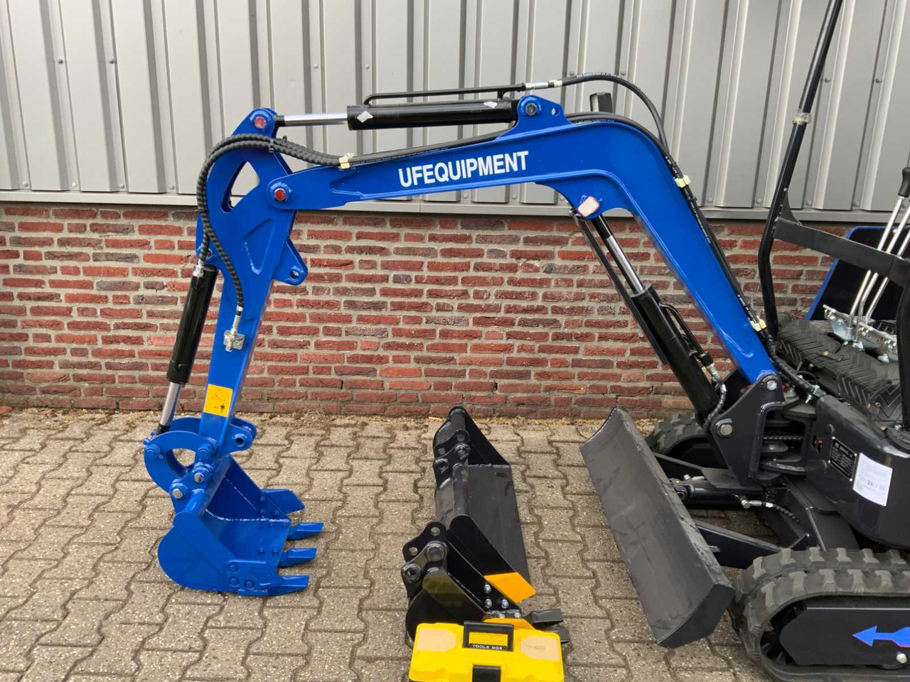 UF Equipment NM-E15 - Mini excavator: picture 5 UF Equipment NM-E15 - Mini excavator: picture 5
