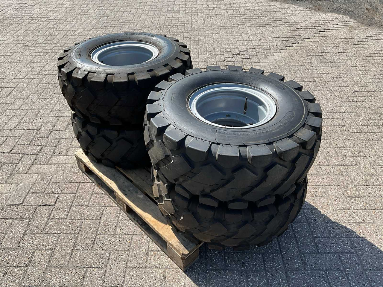 "Unused" 23.5-16 Wheels Set - Wheels and tires for Farm tractor: picture 3 "Unused" 23.5-16 Wheels Set - Wheels and tires for Farm tractor: picture 3