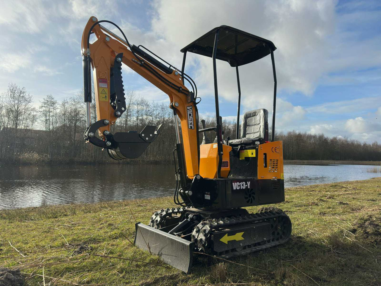 VICSEC VC13-Y - Mini excavator: picture 1 VICSEC VC13-Y - Mini excavator: picture 1