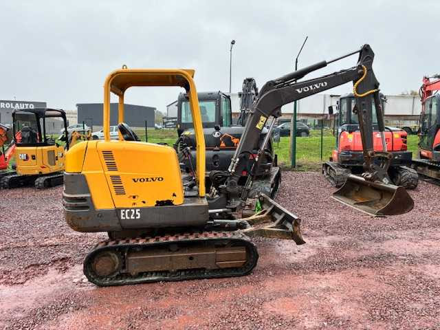 VOLVO EC 25 MINI CRAWLER EXCAVATOR 2.6 TON - Mini excavator: picture 2 VOLVO EC 25 MINI CRAWLER EXCAVATOR 2.6 TON - Mini excavator: picture 2