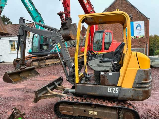 VOLVO EC 25 MINI CRAWLER EXCAVATOR 2.6 TON - Mini excavator: picture 4 VOLVO EC 25 MINI CRAWLER EXCAVATOR 2.6 TON - Mini excavator: picture 4