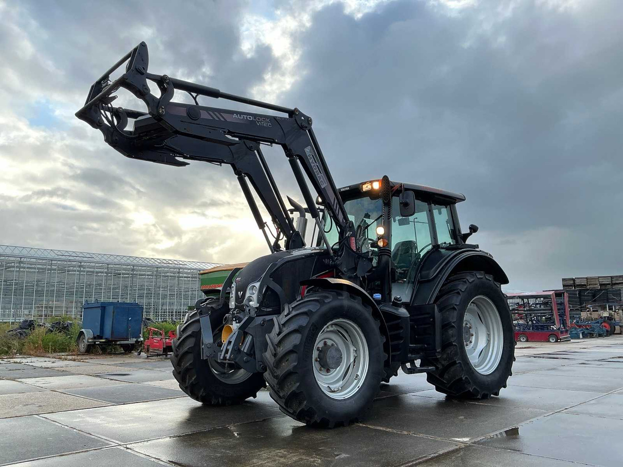 Valtra N123 unlimited - Farm tractor: picture 1 Valtra N123 unlimited - Farm tractor: picture 1